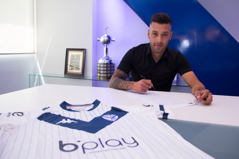 Lucas Janson renov su contrato con Vlez hasta fines del 2024